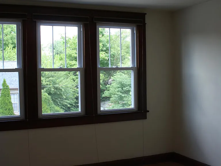 112 E Cottage Grove Ave — Photo 7