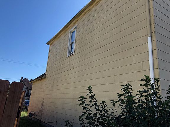 5th image of 210 S Cypress Ave