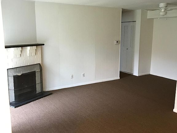 4th image of 701 Meadowbrook Dr #701