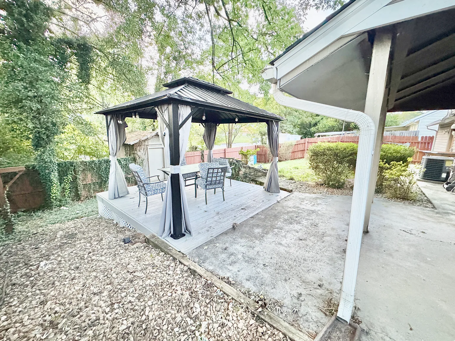 4 bed, 1926 sqft, $2,295 — Photo 2
