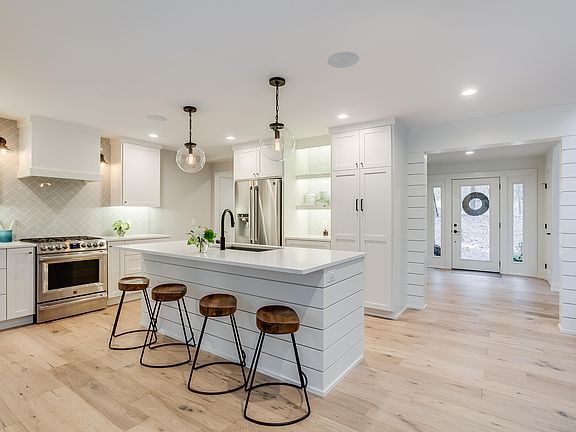 4th image of 5645 Forest Glen Dr SE