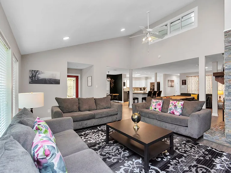 902 Golden Bear Ln — Photo 2