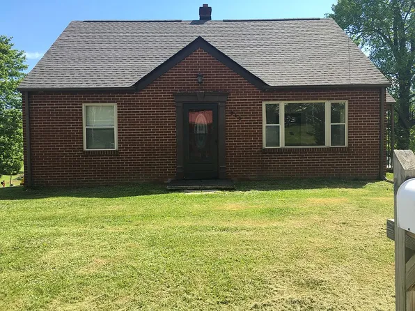 815 Goolsby St, Marion, VA 24354