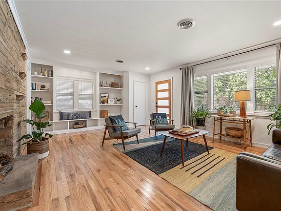 5th image of 814 N Jackson Dr