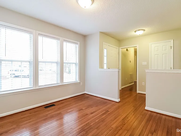 100 Collie Cir — Photo 7