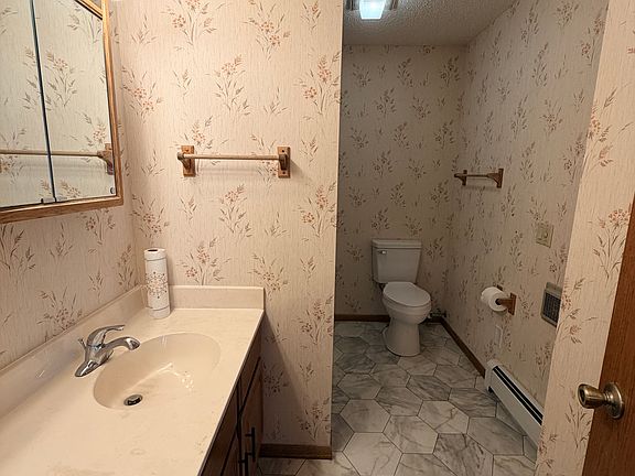 5th image of 517 N 7th St APT 4
