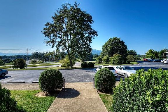 5th image of 202 University Pkwy #5
