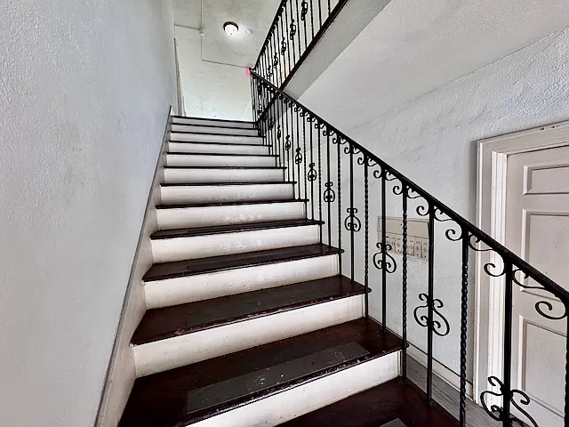 1140 E 1st St #6 — Photo 7