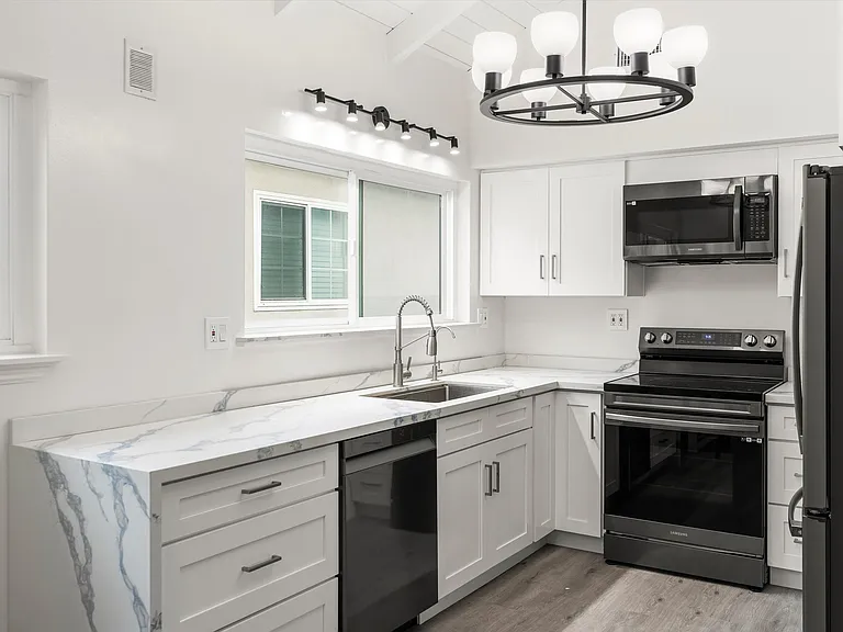 211 Cypress St #1/2 — Photo 12