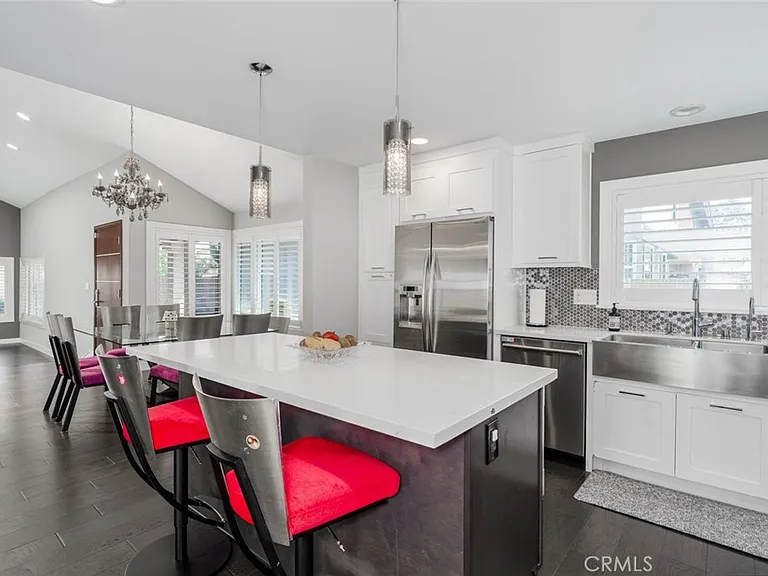 13014 Espinheira Dr — Photo 7
