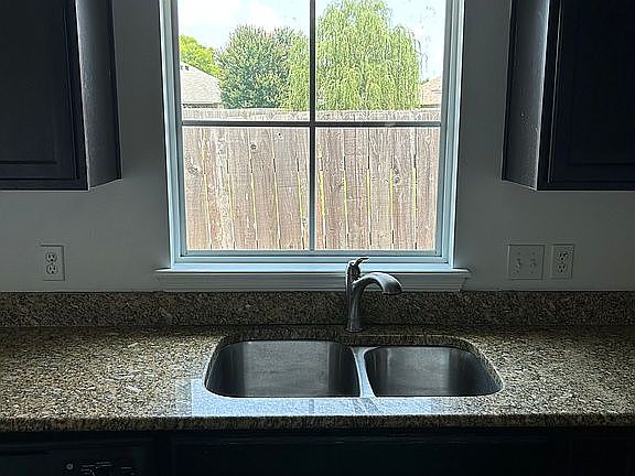 3rd image of 415 Jordan Dr