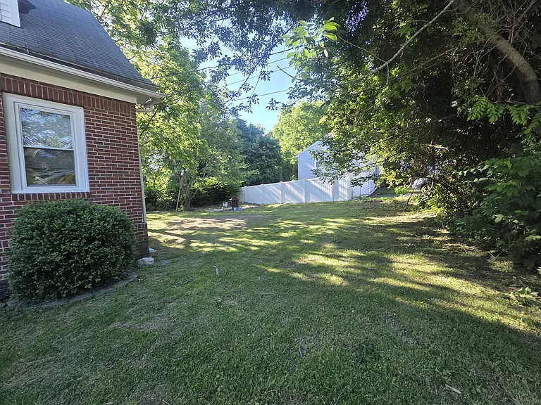 24 Marconi St — Photo 15