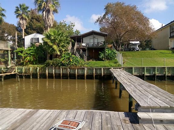 3rd image of 2542 Bay Oaks Harbor Dr