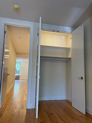 4th image of 216 Montrose Ave #2