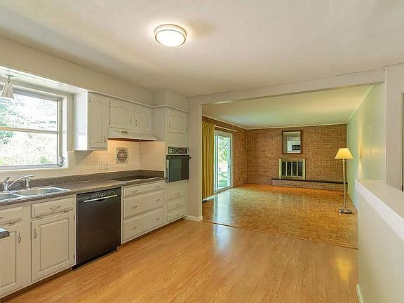 3rd image of 9079 Crest Oak Ln
