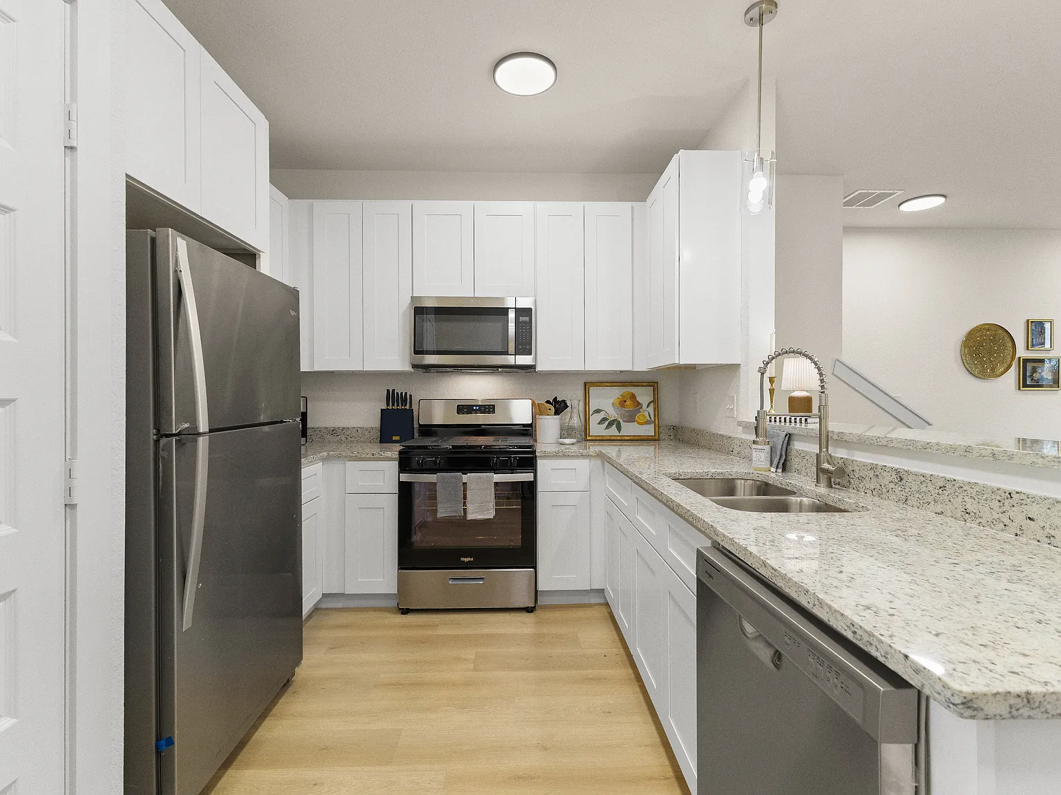 3 bed, 2.5 bath, 1244 sqft, $1,500 — Photo 2