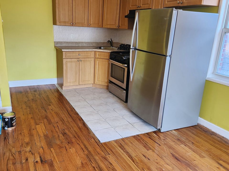 1st image of 1617 E 92nd St