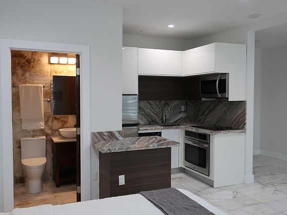 4th image of 942 Pennsylvania Ave #201