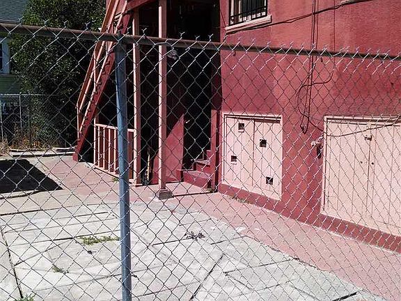 3rd image of 847 E 18th St