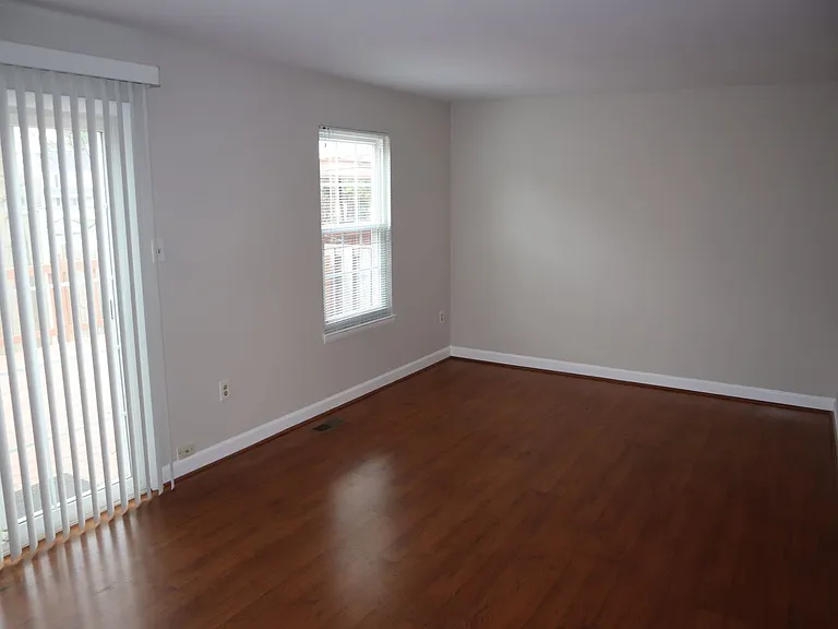 9513 Melrose Square Way — Photo 6