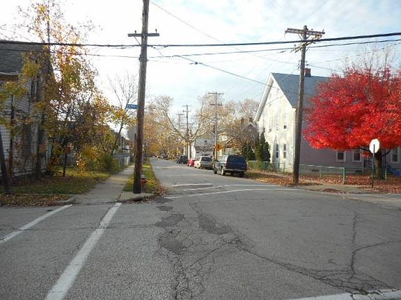 5th image of 1204 E 60th St