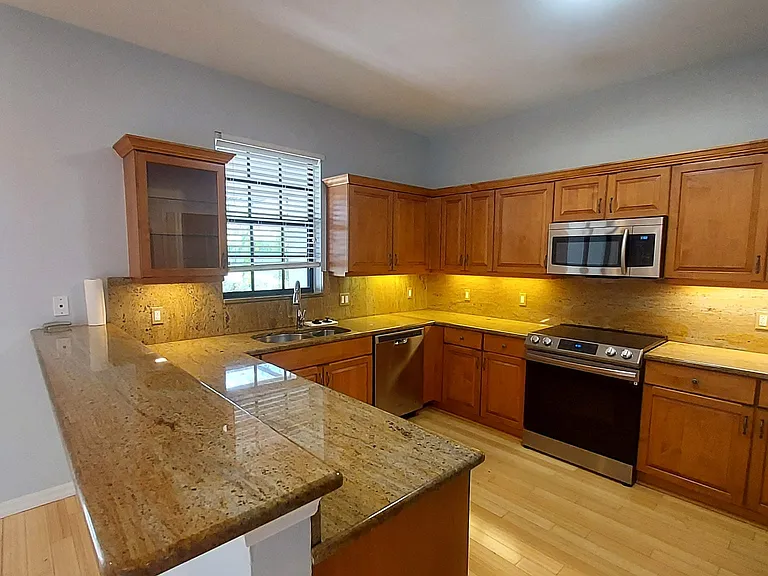 15035 Summit Place Cir — Photo 4