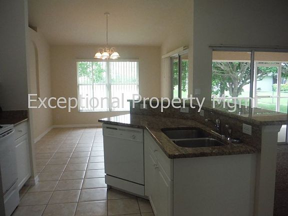 5th image of 1406 SW 39th Ter