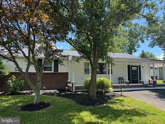 3rd image of 23 Maple Ave