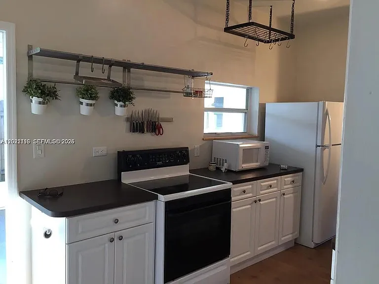 2148 NE 182nd St — Photo 4