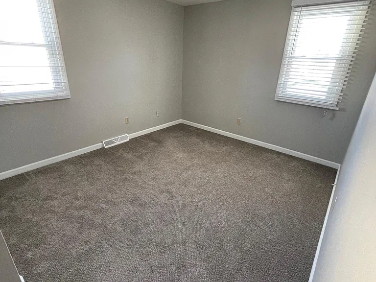 40 W Summerset Ln — Photo 8