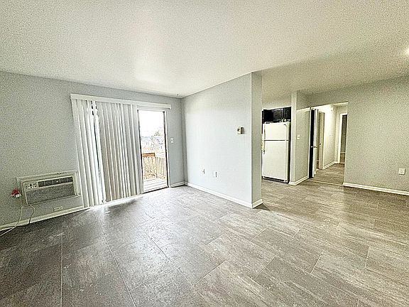 3rd image of 501 E Walnut St APT 11