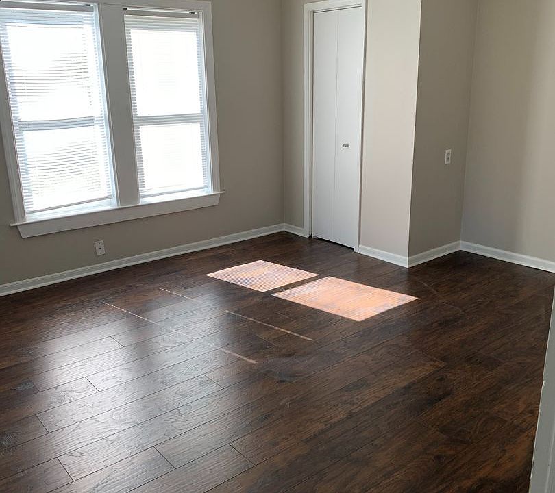 2nd image of 27 E Newnan Rd