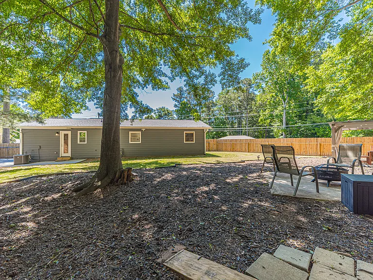 2390 Brackett Rd SW — Photo 5