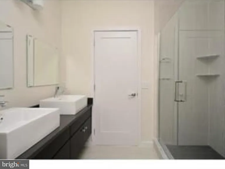 624 N 11th St #B — Photo 6