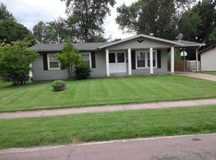 1260 Jackson Ln, Florissant, MO