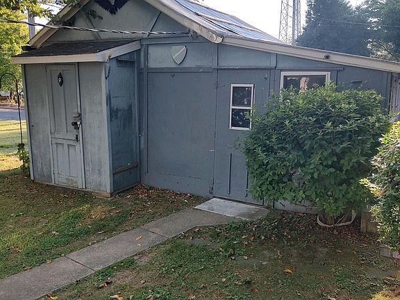 5th image of 212 Davis Ave