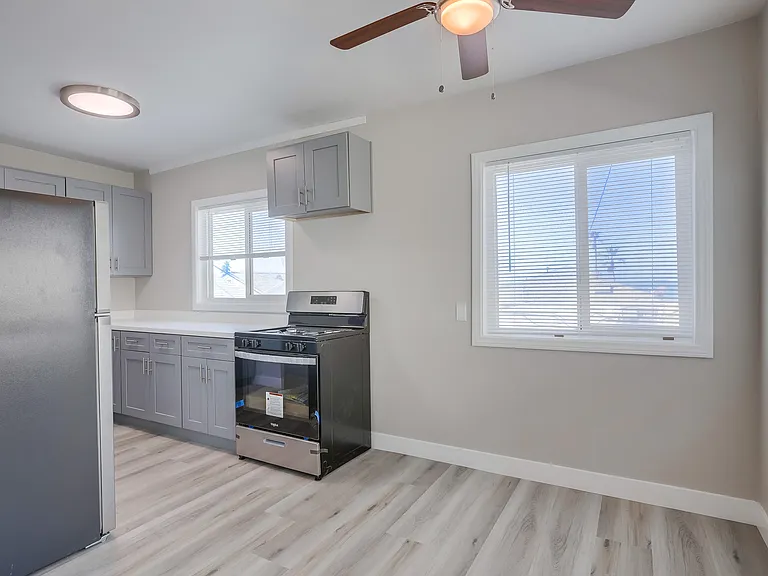 1002 Ocean Ave #5 — Photo 8