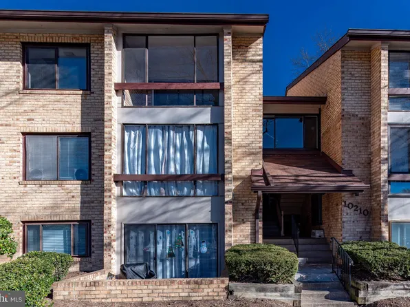 10210 Bushman Dr APT 322, Oakton, VA 22124