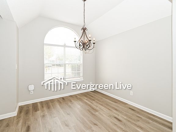 4th image of 4487 Graystone Dr