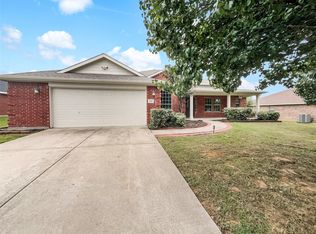 825 Sherry Ln S, Aubrey, TX 76227