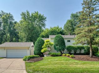 3915 42nd St W, Edina, MN 55416