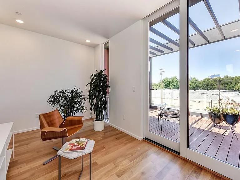 2435 Binnen Ln #201 — Photo 8