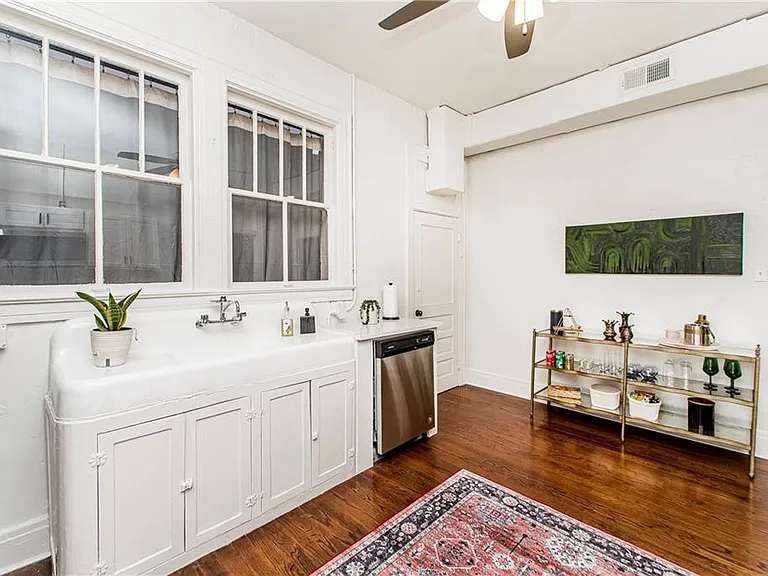 221 W Thomas St #A — Photo 6