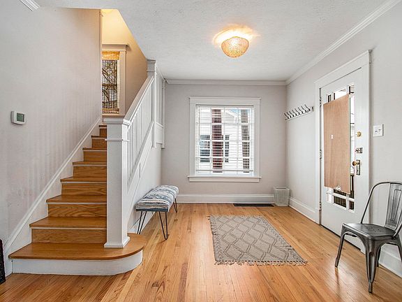 3rd image of 724 N Hill St