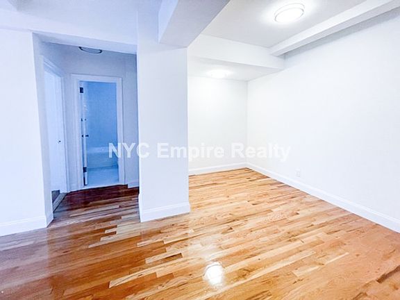 5th image of 301 E 38th St APT 12G