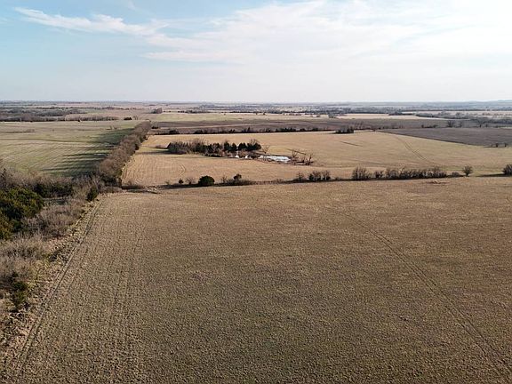 4th image of 165 Jay Rd