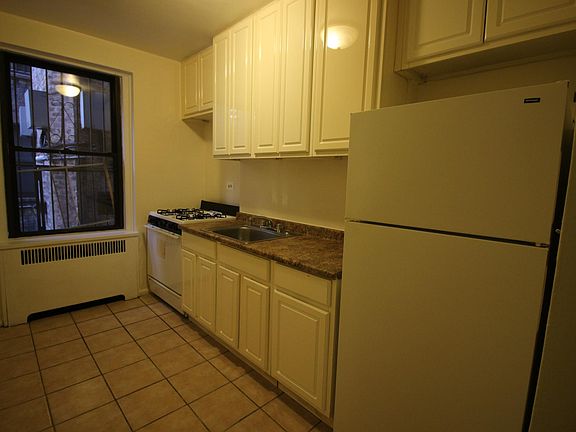 2nd image of 2707 Creston Ave APT 1L