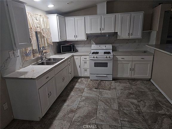 3rd image of 440 Lisbon St