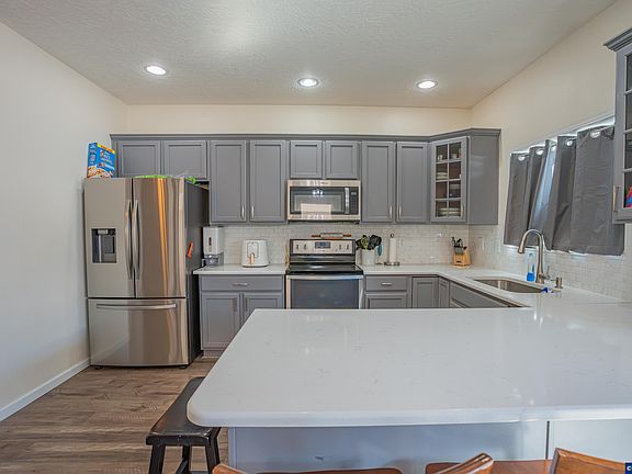 4th image of 671 Jasmine Cir