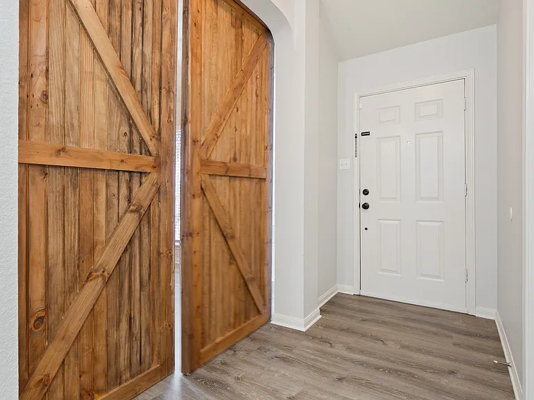 709 Bighorn Dr — Photo 4